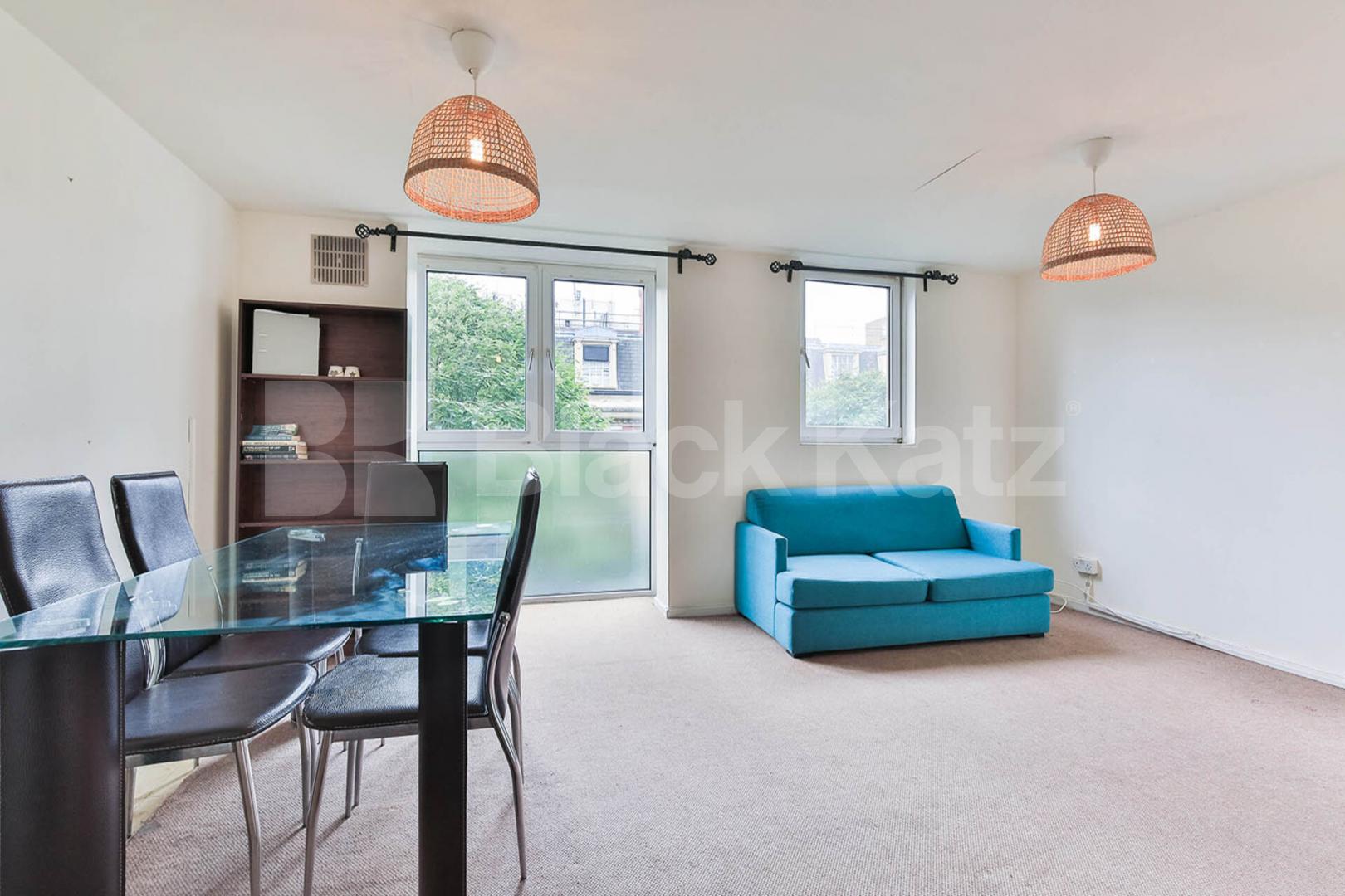 Spacious 3 bedroom property split over 2 floors minutes to Old Street Ironmonger Row , Old Street - Shoreditch